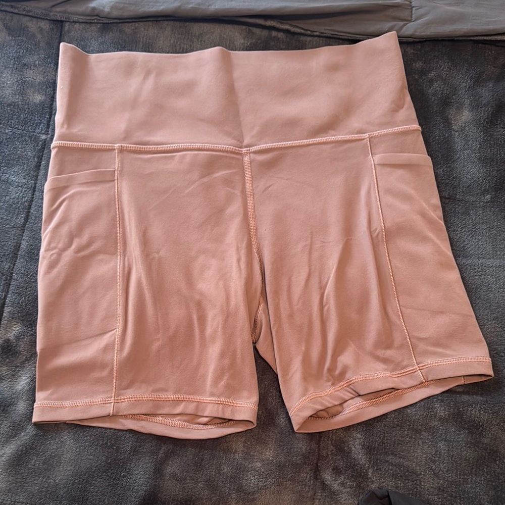 Athleta Salutation 7” Short in Powervita